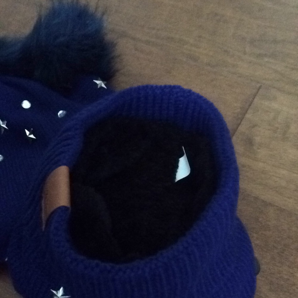 ♨️SOLD♨️Beautiful Faux Fur PomPom Lined HatScarf - Picture 6 of 6